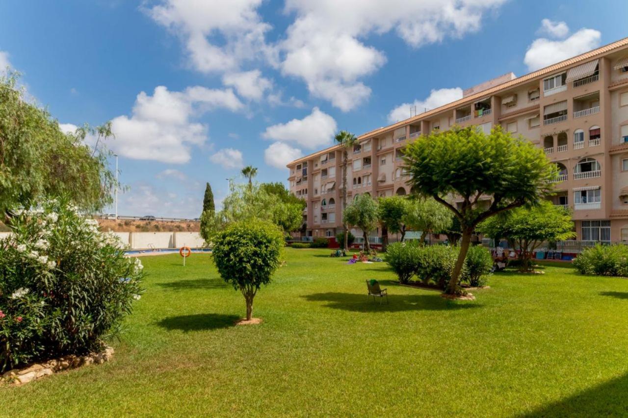 Apartamentos Villa Madrid Torrevieja Exterior photo